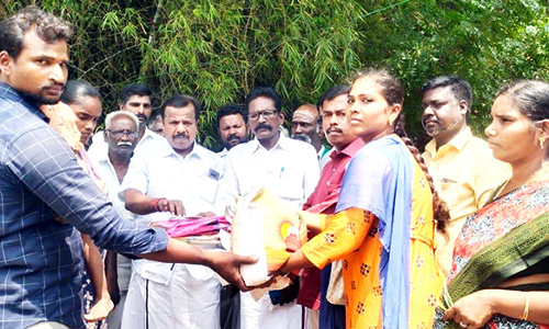 தீ விபத்தில் வீடு இழந்தவருக்கு நிவாரணம்