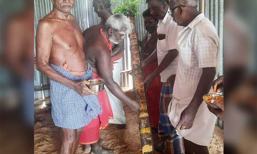 குலசேகரன்பட்டினம் திருவிழா-  கிராமங்கள் தோறும் குடில் அமைத்து தினசரி சிறப்பு வழிபாடு