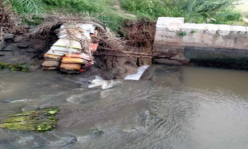 கால்வாய் உடைப்பை சரி செய்ய வேண்டும்