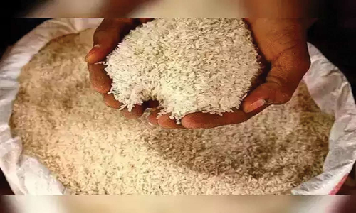 ரெயிலில் கடத்த முயன்ற ரேசன் அரிசி பறிமுதல்