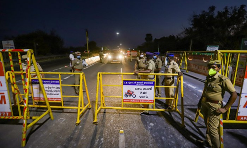 தமிழக-கேரள எல்லையில் போலீசார் தீவிர கண்காணிப்பு