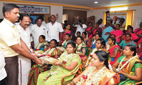 வேலூரில் 200 பேருக்கு சமுதாய வளைகாப்பு