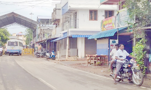 வர்த்தகர் சங்கத்தினர் கடை அடைப்பு