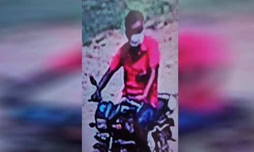 போலீஸ் என கூறி நூதன முறையில்   செல்போன் பறிக்கும் கொள்ளையன்  பொதுமக்கள் அச்சம்