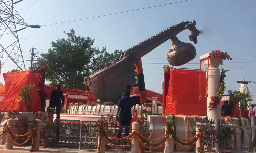 லதா மங்கேஷ்கரின் 93வது பிறந்தநாள்: அயோத்தியில் 40 அடி வீணை- பிரதமர் மோடி திறந்து வைக்கிறார்