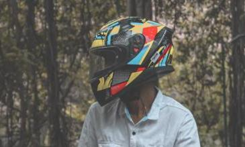 ஹெல்மெட் அணியாமல் இருசக்கர வாகனத்தை இயக்கிய 101 பேர் பலி