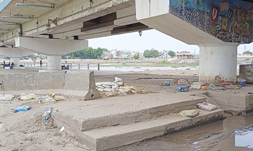 வைகை ஆற்று தரைப்பாலத்தை திறக்க கோரிக்கை