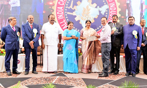 அகில இந்திய வர்த்தக தொழிற்சங்க விழா- தொழில் முதலீட்டாளர்கள் தூத்துக்குடியை திரும்பி பார்க்கும் நிலை உருவாகி உள்ளது- கனிமொழி எம்.பி. பேச்சு