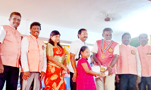 செஸ் போட்டியில் வென்ற மாணவர்களுக்கு பரிசு