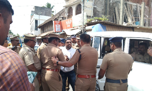 தக்கலையில் எஸ்.டி.பி.ஐ. கட்சியினர் திடீர் போராட்டம்