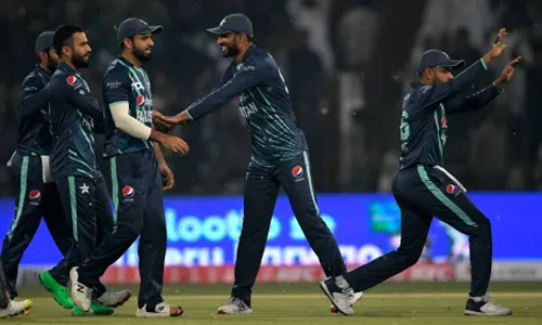 5வது டி20 போட்டி:  இங்கிலாந்தை வீழ்த்தி பாகிஸ்தான் வெற்றி