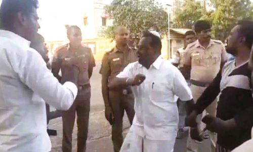 மீன்வளத்துறை அதிகாரியை மிரட்டிய தி.மு.க. பிரமுகர்: வாட்ஸ்-அப்பில் வீடியோ பரவியதால் பரபரப்பு