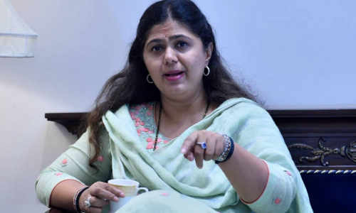 பிரதமர் மோடியால் கூட என்னை அரசியலில் வீழ்த்த முடியாது: பங்கஜா முண்டே பேச்சால் பரபரப்பு