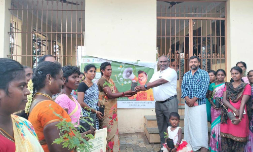 நம்ம ஊரு சூப்பர் திட்டத்தில் மகளிர் சுய உதவி குழுக்களுக்கு மரக்கன்றுகள்