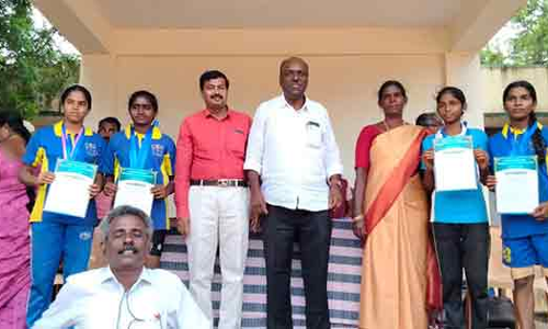 பாவூர்சத்திரத்தில்  வட்டார அளவிலான போட்டிகளில் வெற்றி பெற்ற மாணவர்களுக்கு பரிசு