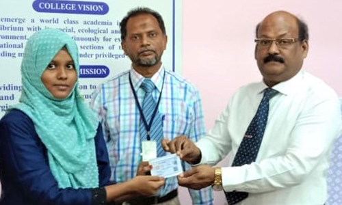 மாணவ-மாணவிகளுக்கு ஓட்டுநர் உரிமம்