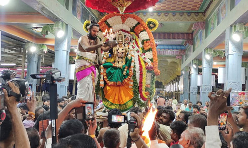 குலசை தசரா திருவிழாவின் 4-ம் நாள் திருவிழா : இன்று இரவு அம்மன் மயில் வாகனத்தில் எழுந்தருளுகிறார்