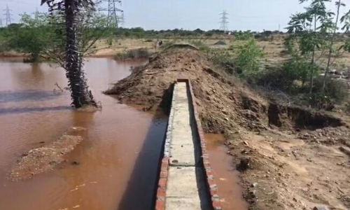 குளத்தின் வரத்து வாரி ஆக்கிரமிப்பு அகற்றம்