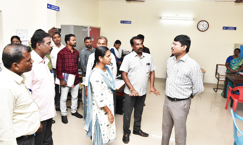 மாணவர்கள் படிப்பில் கவனம் செலுத்த வேண்டும் போராட்டத்தில் ஈடுபட கூடாது