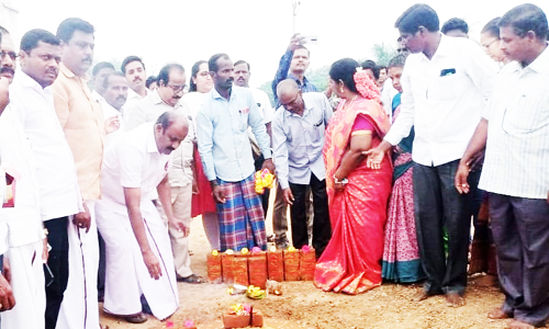 அரசு பாலிடெக்னிக் கல்லூரியில் சுற்று சுவர் அமைக்க பூமி பூஜை