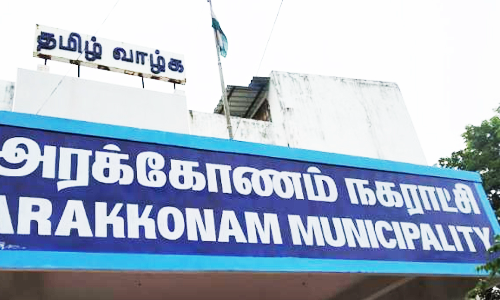 பழைய கட்டிடத்தை இடித்து புதிய வணிக வளாகம் கட்ட வியாபாரிகள் எதிர்ப்பு