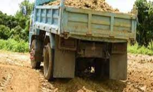 கூழாங்கற்கள் கடத்திய லாரி பறிமுதல்