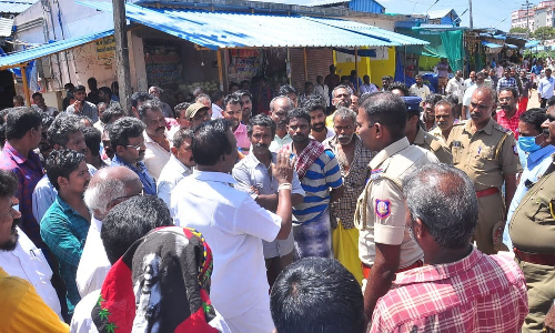 நாகர்கோவில் வடசேரி சந்தையில் ஆக்கிரமிப்புகள் அகற்றம் - வியாபாரிகள் போராட்டம்-போலீஸ் குவிப்பு