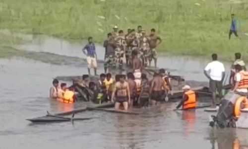 பிரம்மபுத்திரா நதியில் படகு கவிழ்ந்து விபத்து- 7 பேர் மாயம்