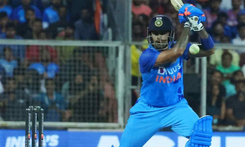 ஒரே போட்டியில் ஷிகர் தவான் - ரிஸ்வான் சாதனையை முறியடித்த சூர்யகுமார் யாதவ்