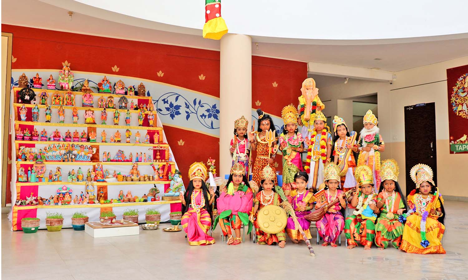 புஷ்பலதா பள்ளியில் நவராத்திரி விழா