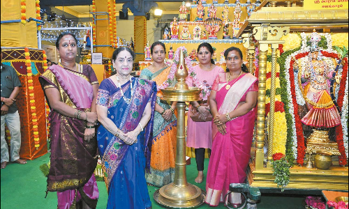 வடபழனி முருகன் கோவிலில் நவராத்திரி திருவிழா:அபிராமி அலங்காரத்தில் அருள்பாலித்த அம்மன்