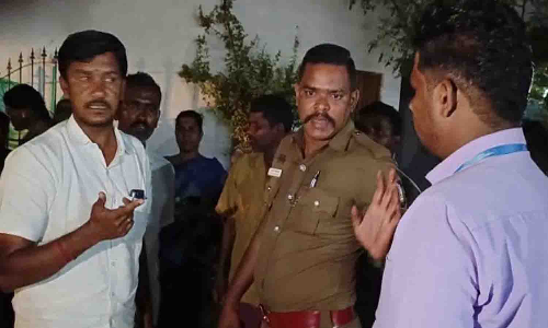 பல்லடம் அருகே இரவு நேரத்தில் பணம் வசூலிக்க வந்த நிதி நிறுவன ஊழியர்களால் பரபரப்பு