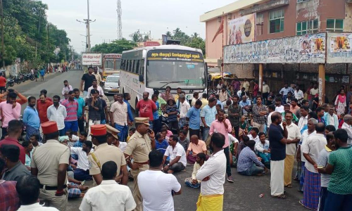 மின் தடையை கண்டித்து புதுவையில் இன்றும் 7 இடங்களில் மறியல்