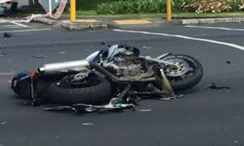 மோட்டார் சைக்கிள் மோதி 2 பேர் காயம்