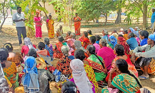 சிவகிரி அருகே  சட்டப்பணிகள் குறித்து பொதுமக்களுக்கு விழிப்புணர்வு