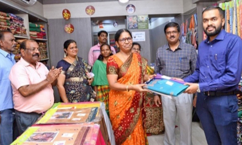 தென்காசியில் கோ-ஆப்டெக்ஸ் தீபாவளி சிறப்பு விற்பனை - கலெக்டர் தொடங்கி வைத்தார்