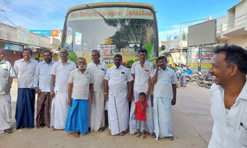 புதியம்புத்தூரில் இருந்து தூத்துக்குடிக்கு  புதிய பஸ் இயக்கம் - கல்லூரி மாணவ- மாணவிகள் மகிழ்ச்சி