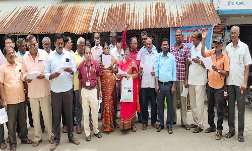 கடலூரில் எல்.ஐ.சி. அலுவலகம் முன்பு ஆர்ப்பாட்டம்