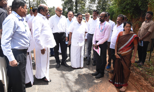 மழையால் சேதமடைந்த சாலைகளை அமைச்சர் எ.வ.வேலு நேரில் ஆய்வு