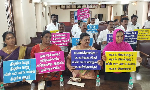 கோபிசெட்டிபாளையம் நகராட்சி கூட்டத்தில் இருந்து அ.தி.மு.க. கவுன்சிலர்கள் வெளிநடப்பு