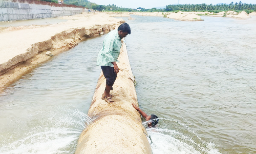 காவிரி கூட்டு குடிநீர் குழாயில் மீண்டும் விரிசல்