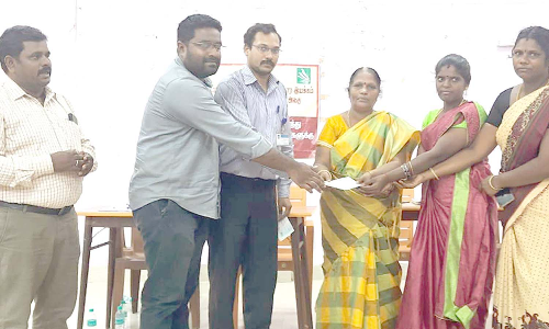 மகளிர் சுயஉதவி குழுக்களுக்கு கடனுதவி