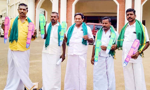 சேமிப்பு கிடங்குகள் கட்ட வலியுறுத்தி மனு கொடுக்க வந்த விவசாயிகள்