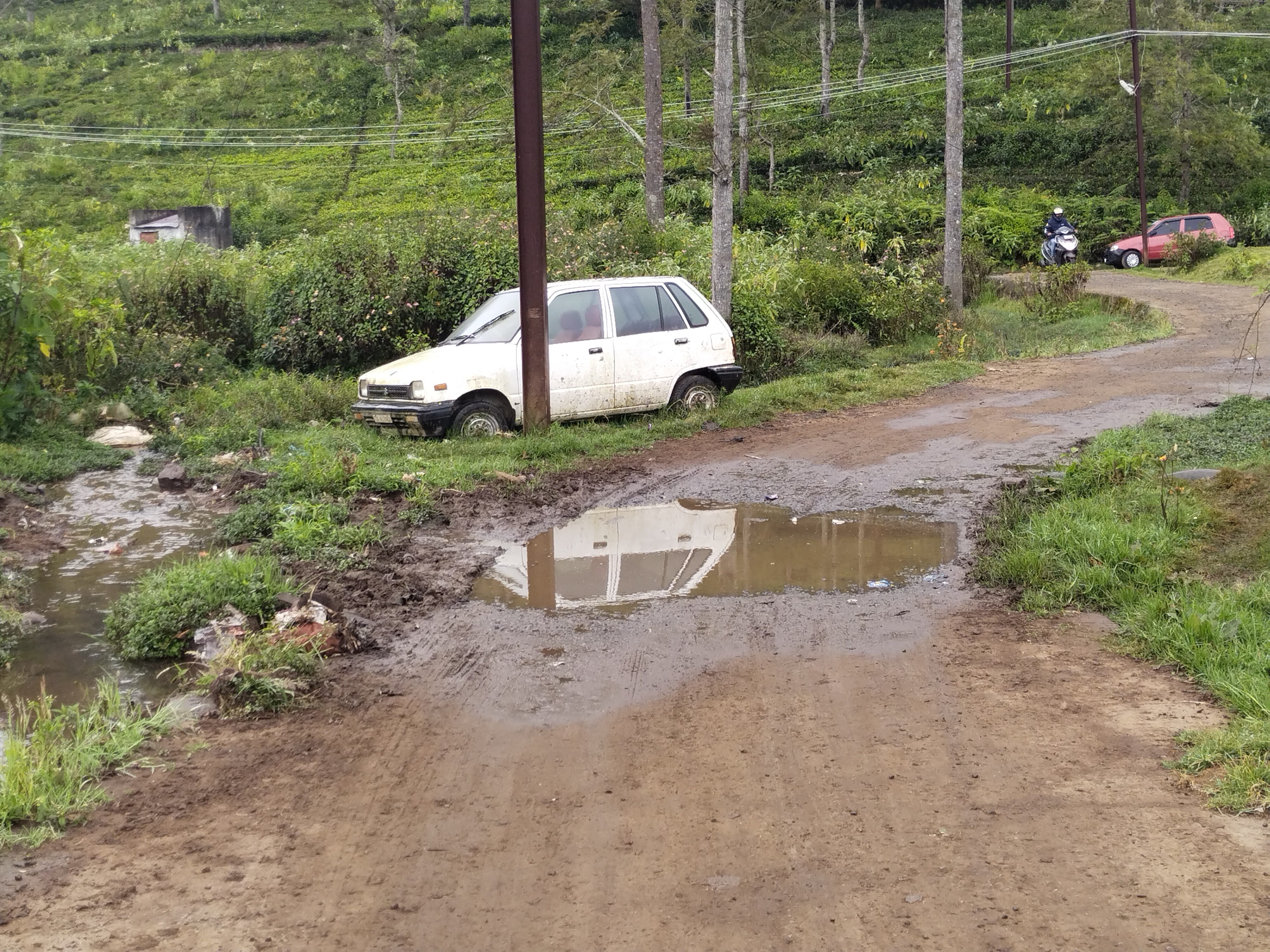 கோத்தகிரியில் பராமரிப்பின்றி காணப்படும் சாலை கோத்தகிரியில் பராமரிப்பின்றி காணப்படும் சாலை