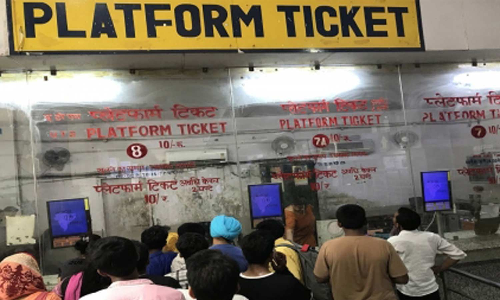 சென்னை ரெயில் நிலையங்களில் இன்று முதல் நடைமேடைக் கட்டணம் உயர்வு