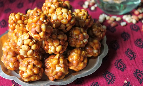 வீட்டிலேயே செய்யலாம் வேர்க்கடலை உருண்டை