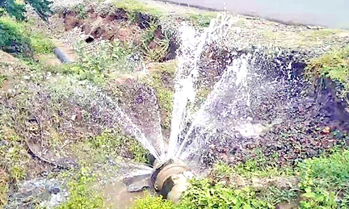 கொள்ளிடம் கூட்டு குடிநீர் குழாயில் உடைப்பு