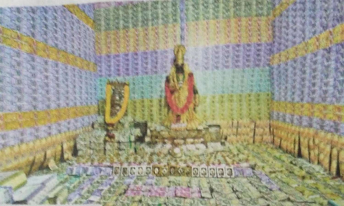 நவராத்திரி விழாவில் 6 கிலோ தங்கம், ரூ.3.50 கோடியில் அம்மனுக்கு அலங்காரம்