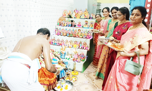 ஸ்ரீதேவி கருமாரியம்மன் கோவிலில் நவராத்திரி துர்கா கொலு பூஜை