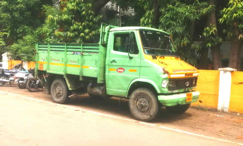 மணல் கடத்திய மினி லாரி பறிமுதல்